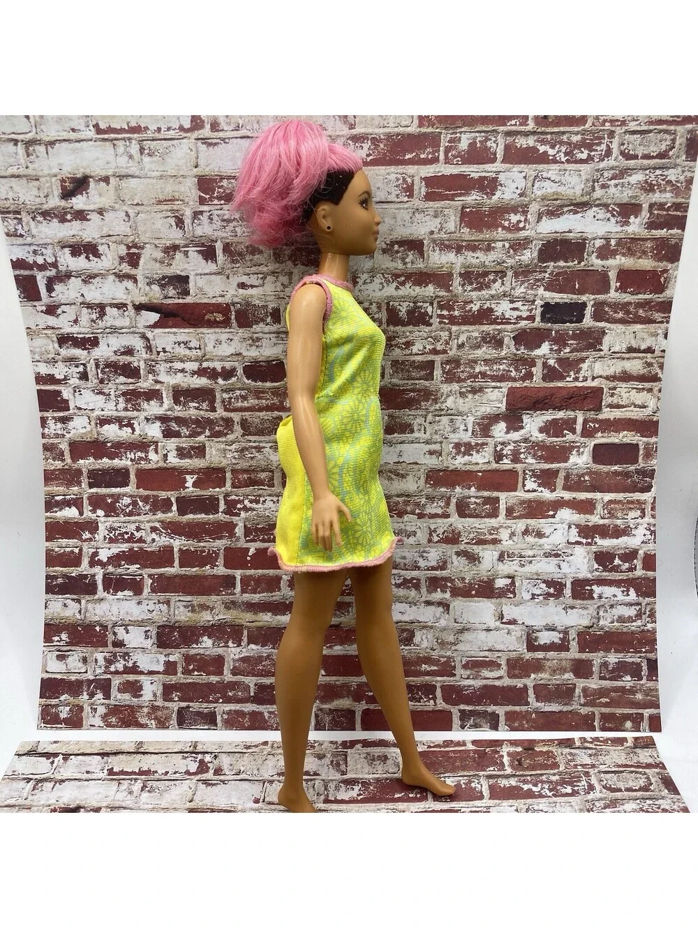 Barbie Fashionistas Doll #95 FJF55 Pink  Undercut Hair Curvy Lime Green DressB20